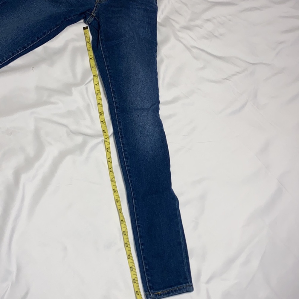 711 Levi’s skinny jeans. Size 23. - Picture 9 of 13